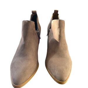 New women's size 6M Sun + Stone tan ankle boots